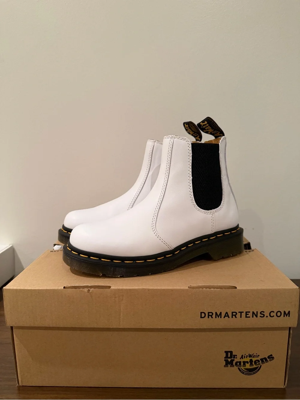 Dr.Martens 2976 Women’s Softy T Leather White Chelsea Boots